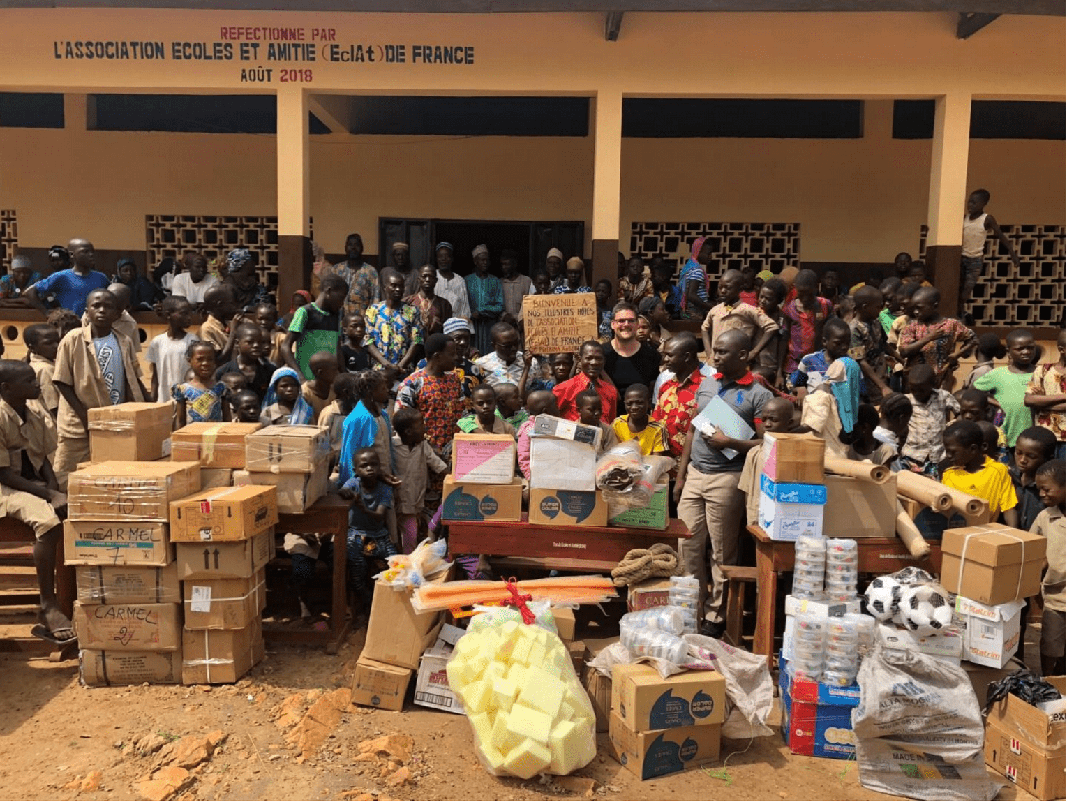 Ecole primaire publique à Djougou - Réfection et distribution de fournitures scolaires en août 2018
