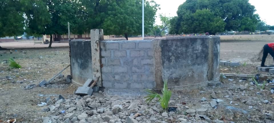 Chantier de réparation du forage EPP Awagomé - Réfection des murs
